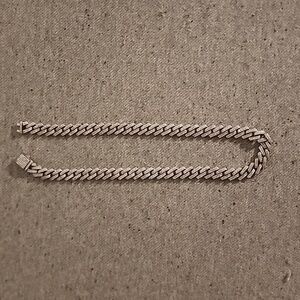 A real diamond 22-in moissanite chain